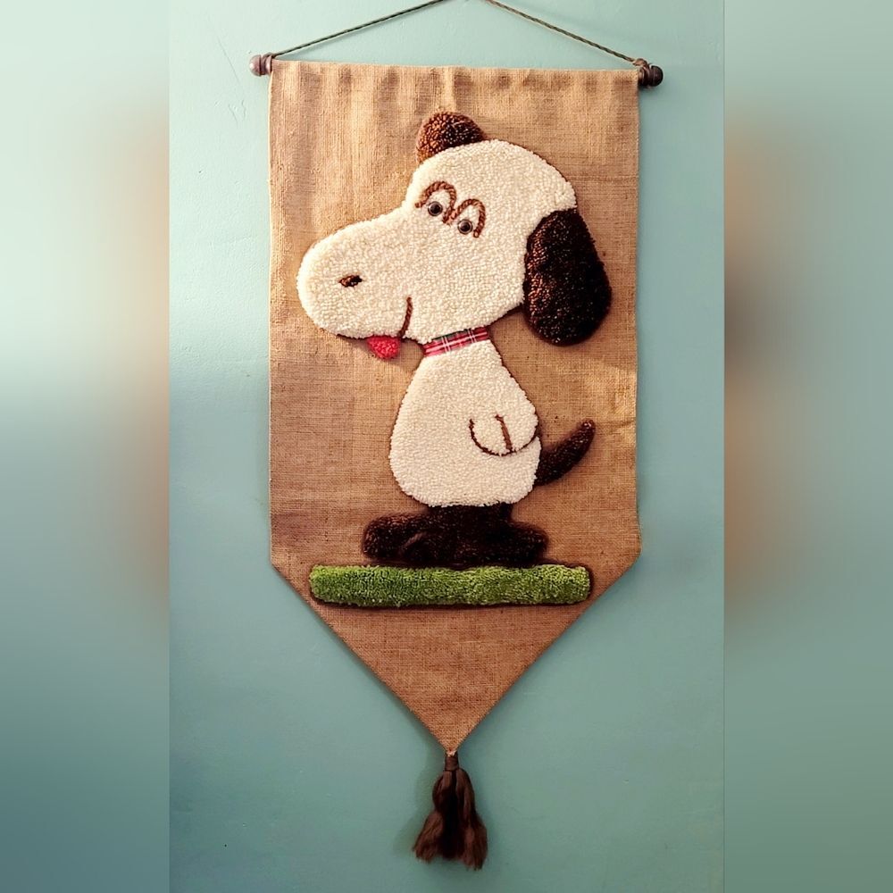 Vintage Handmade 3D Snoopy Wall Tapestry 1970s Collectible Burlap Carpet Wood - Picture 6 of 6